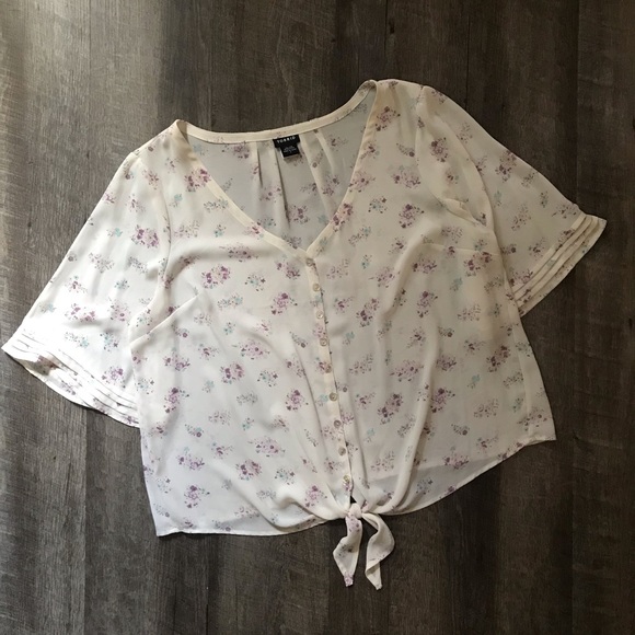 torrid Tops - Torrid Floral Tie Front Blouse Size 1